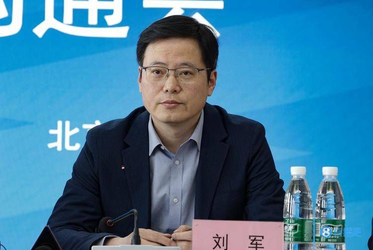 我在做饭他在下添好爽好硬视频